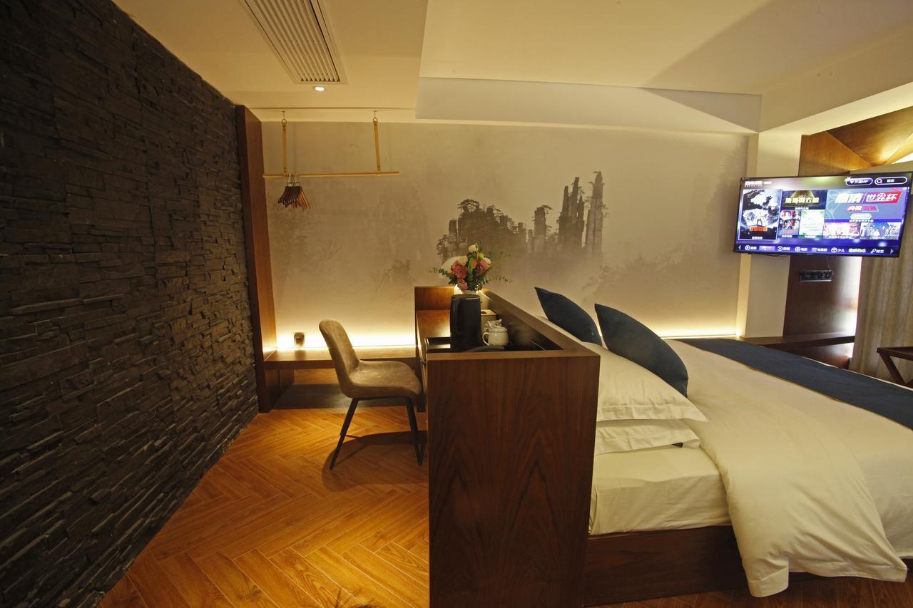 張家界武陵源北岸輕奢客棧 森林公園店 Hotel Zhangjiajie Bagian luar foto