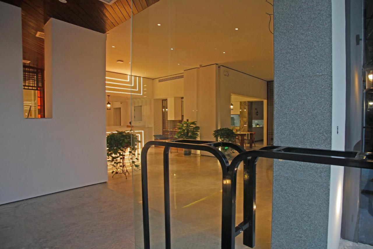 張家界武陵源北岸輕奢客棧 森林公園店 Hotel Zhangjiajie Bagian luar foto